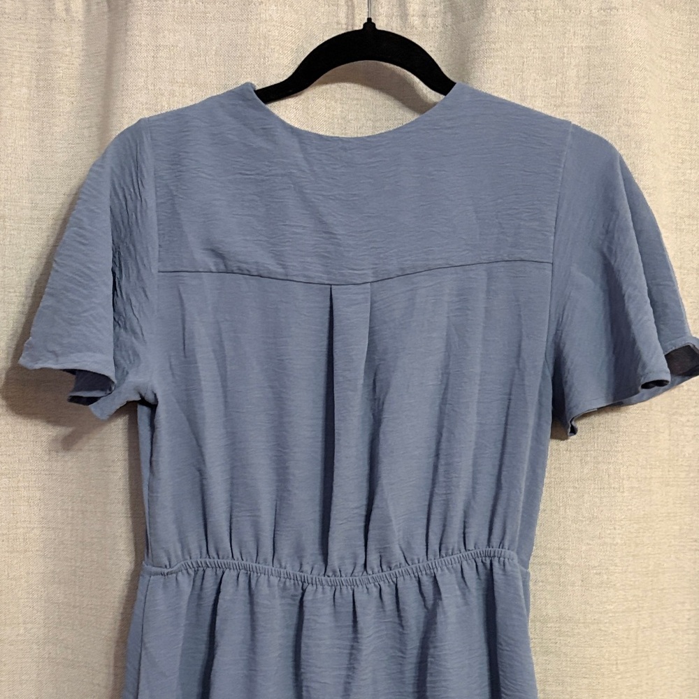 Elegant Blue Wrap Dress with Short Sleeves - Picture 7 of 8